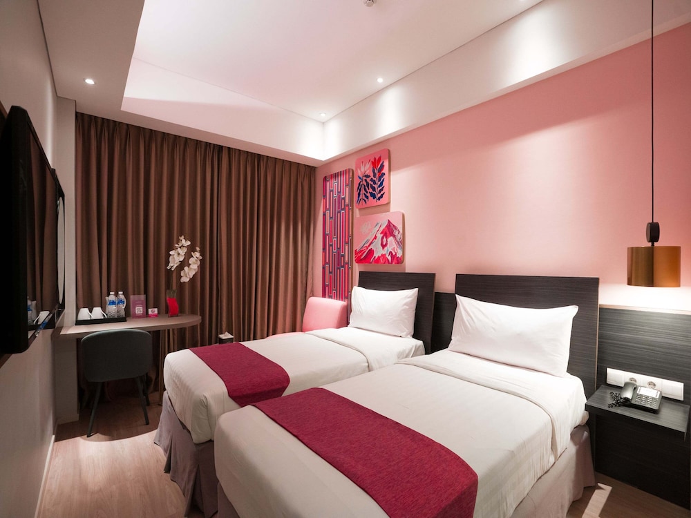 Brits Hotel Puri Indah 17/40