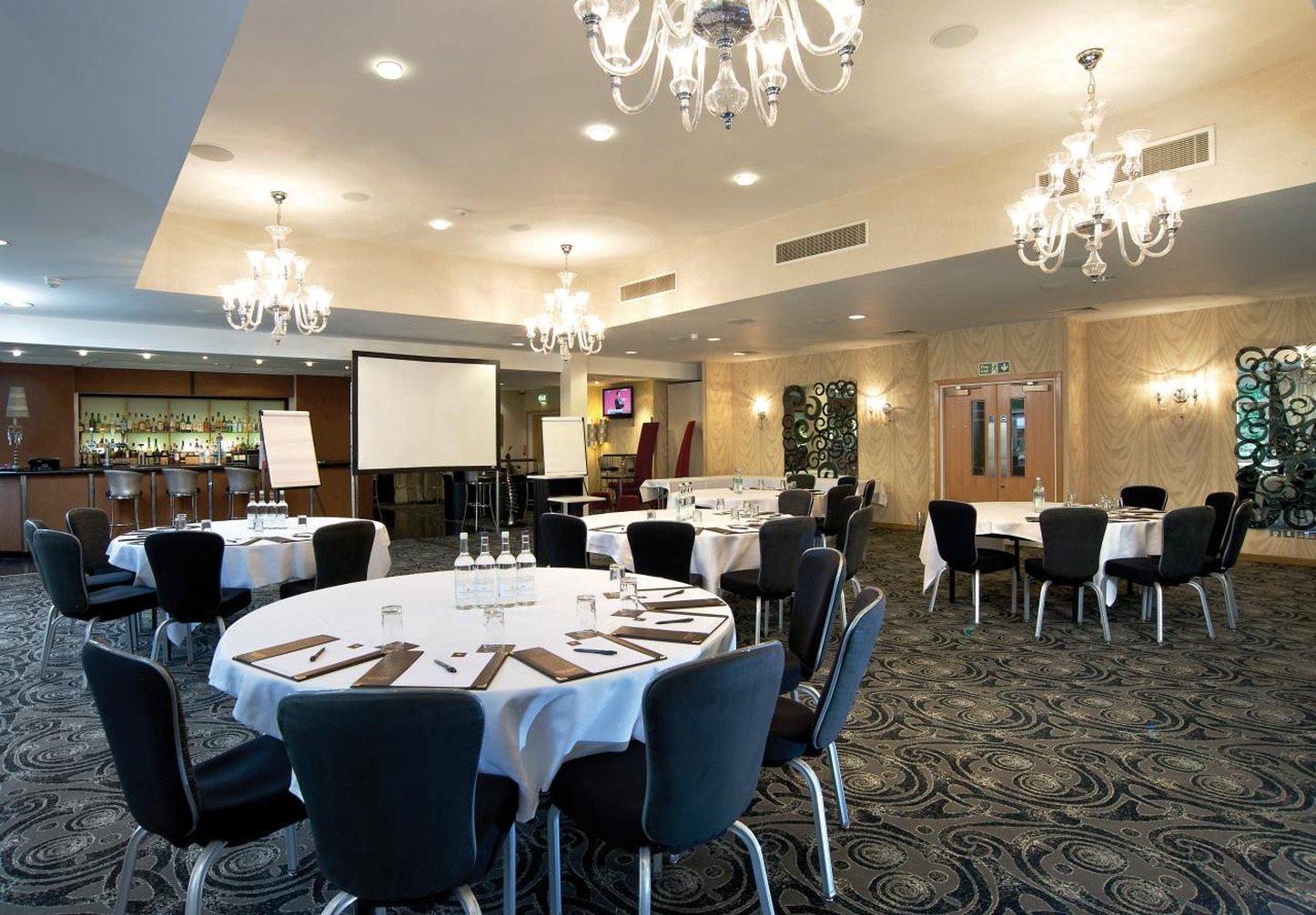 Pinewood Hotel 42/65