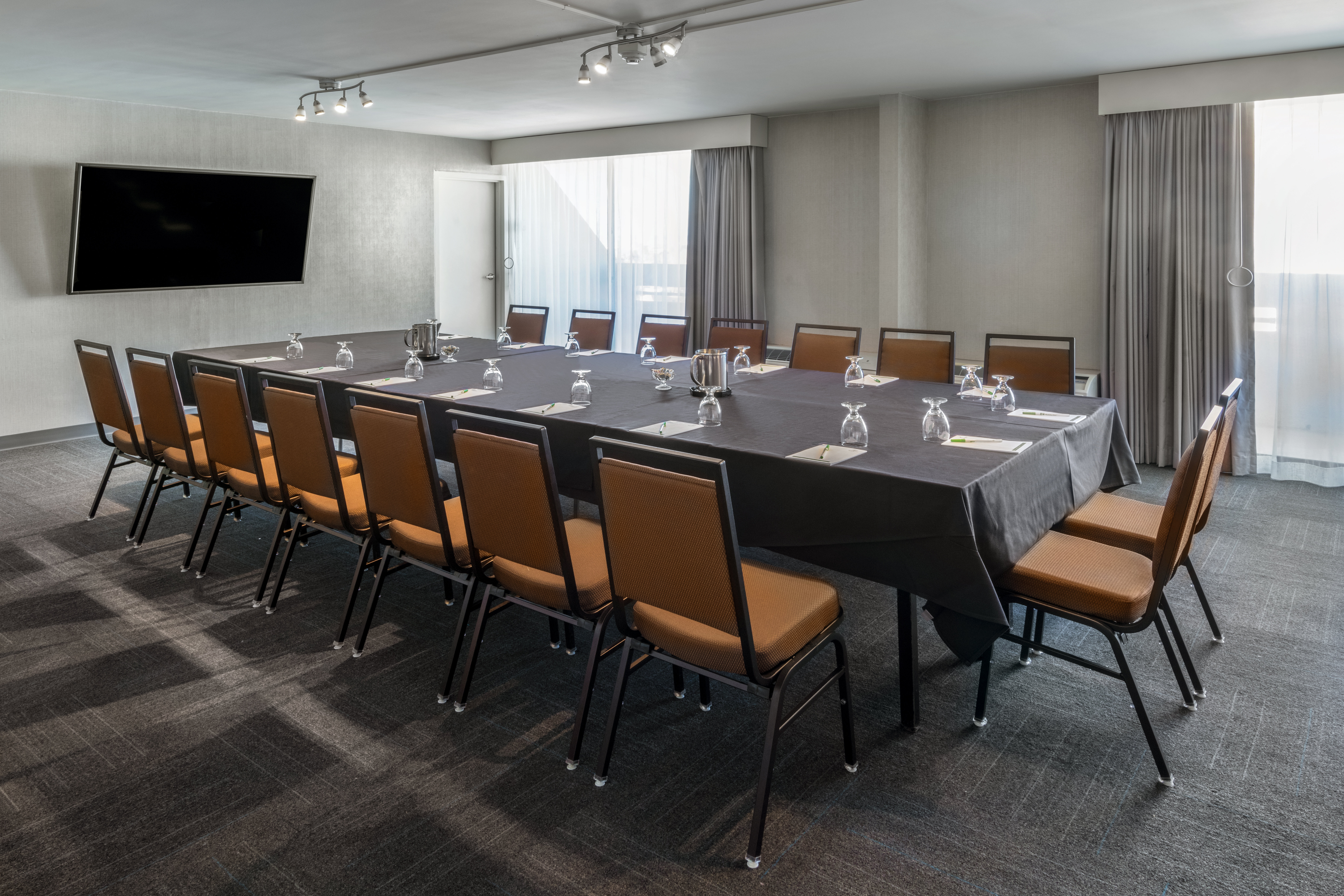 Holiday Inn Denver East Stapleton 52/67