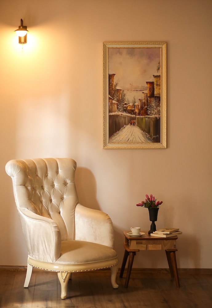 Suvari Boutique Hotel 36/47