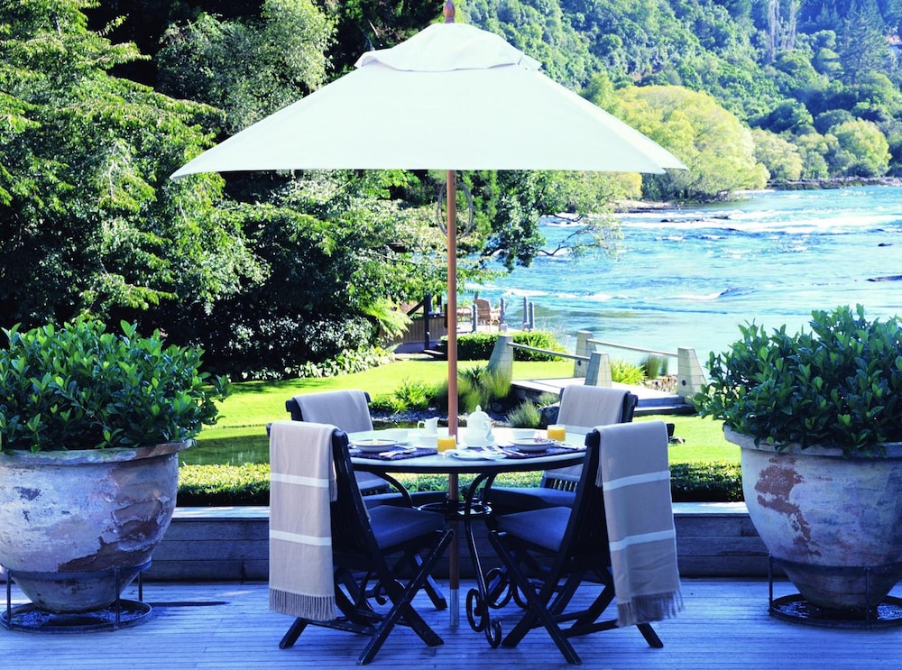 HUKA LODGE 61/66