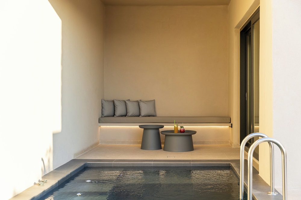 North Santorini Luxury Spa Hotel 8/50