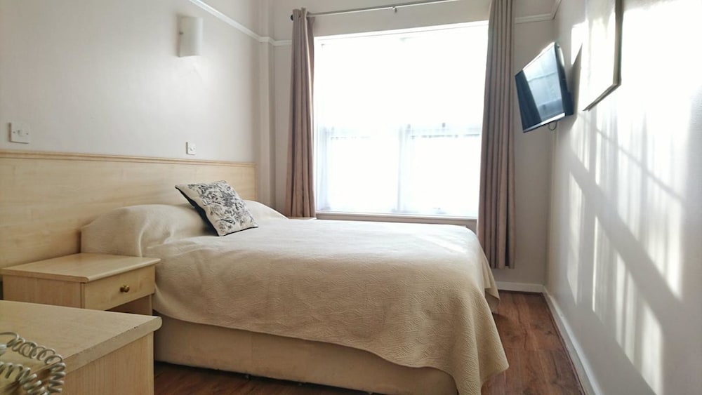 Avis Hotel Bromley 6/22