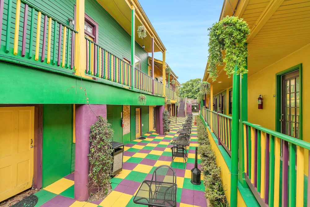Historic Mardi Gras Inn 45/50