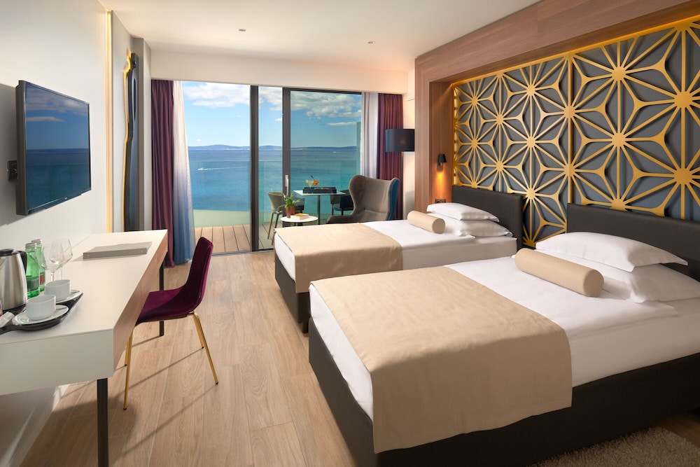 SUPERIOR, DOUBLE OR TWIN BED, SEA VIEW