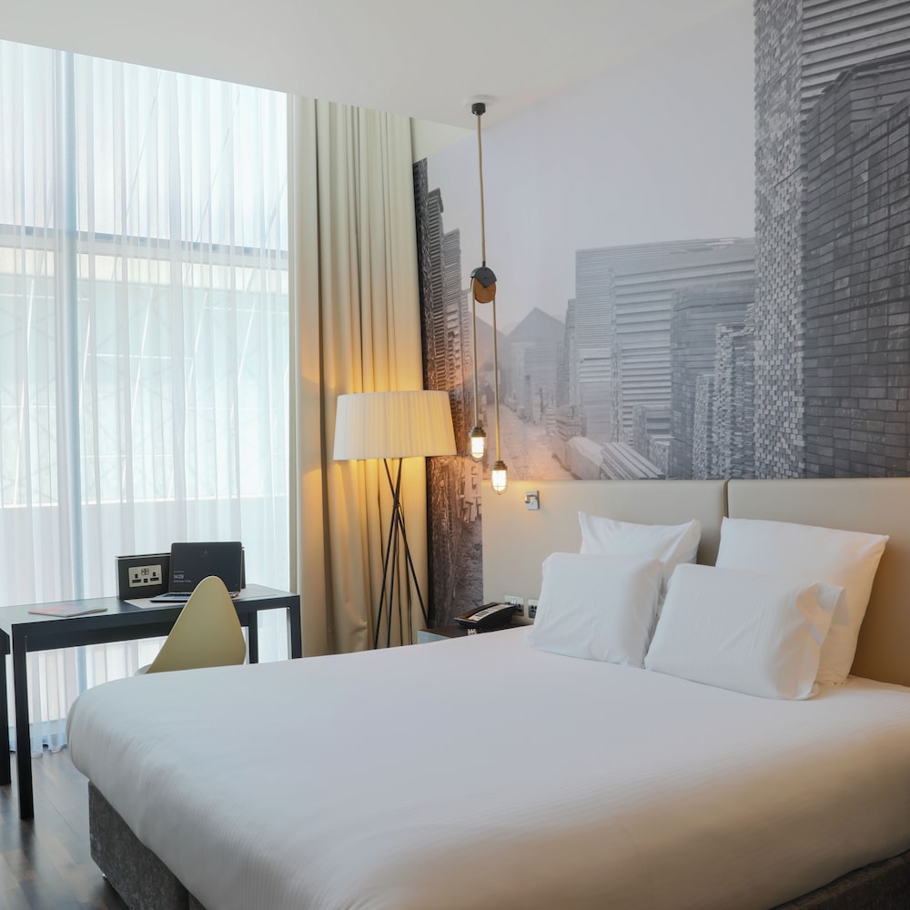 PREMIUM, DELUXE, KING BED