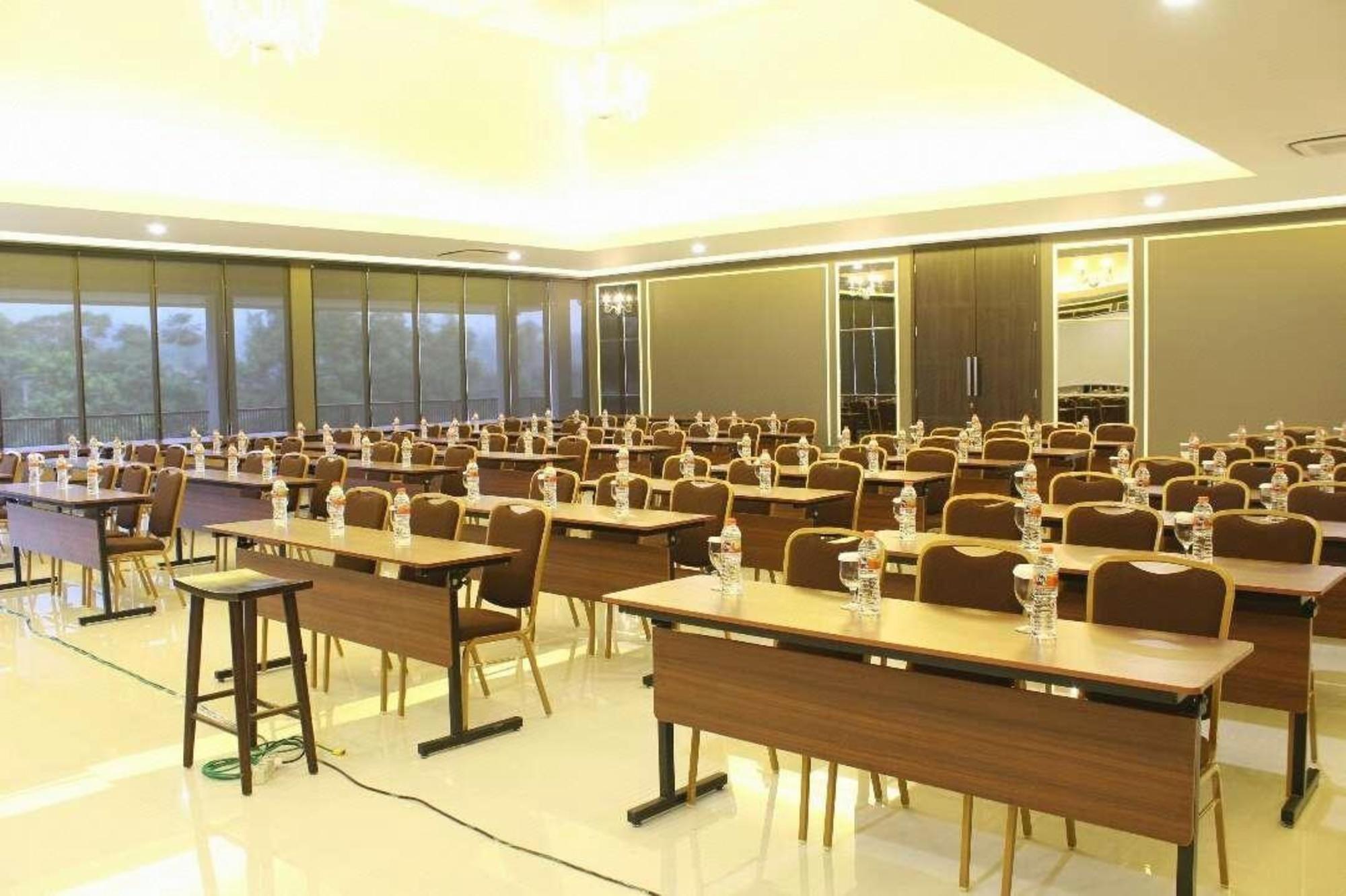 Hotel Balcony Sukabumi 24/28