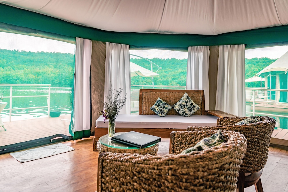 4 Rivers Floating Lodge 26/50