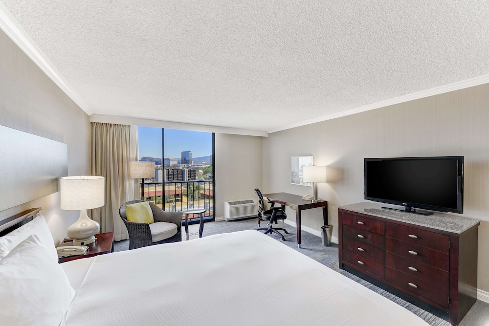 Hilton Irvine/Orange County Airport 43/82