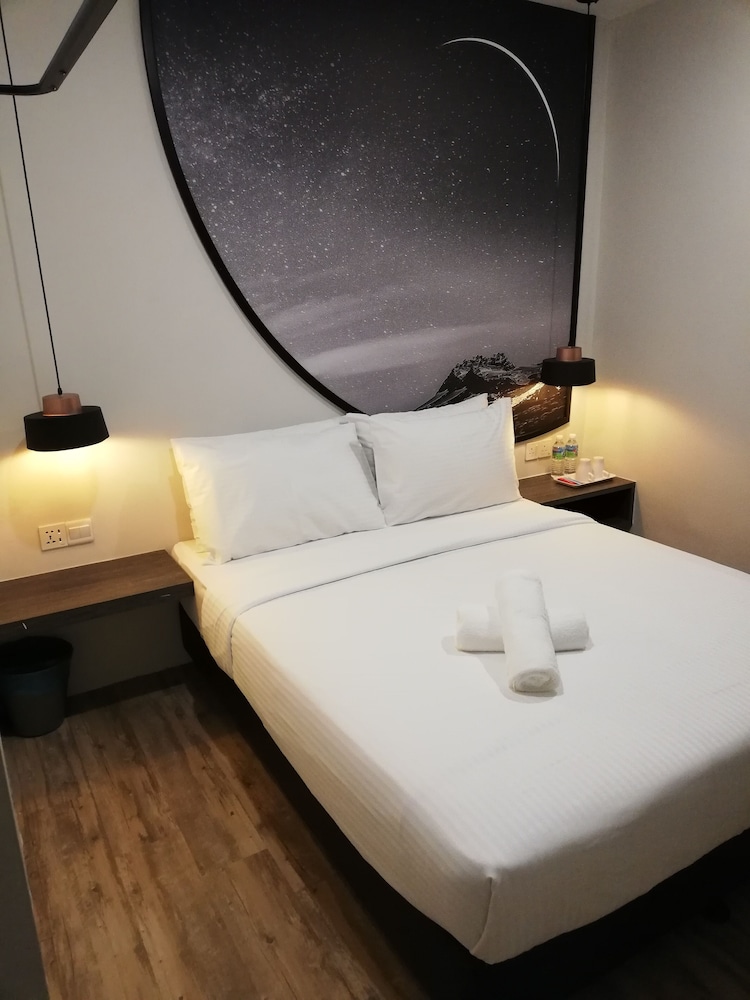 De Luna Hotel Sri Petaling 4/17