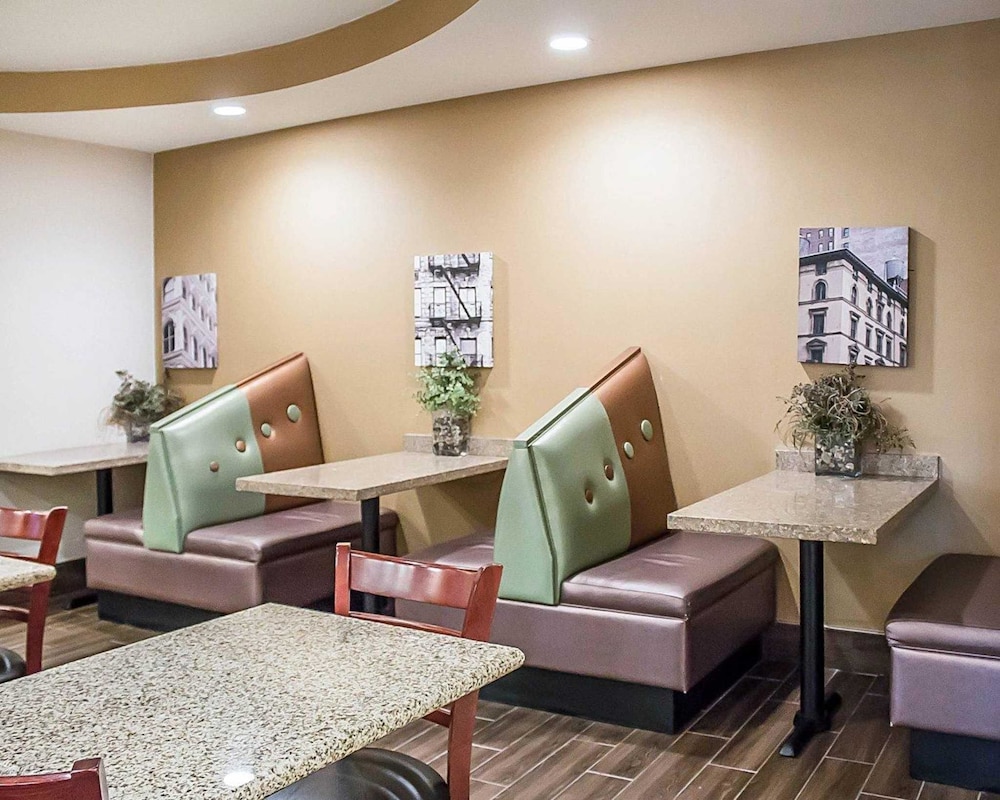 Comfort Suites Perrysburg - Toledo South 28/49