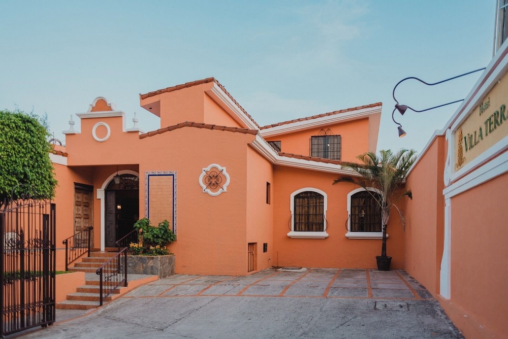 VILLA TERRA HOTEL 6/50