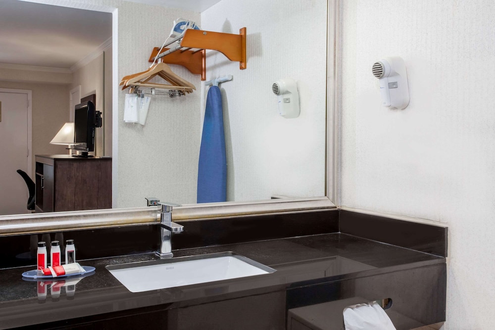 Days Inn by Wyndham Wilmington Brandywine 6/33