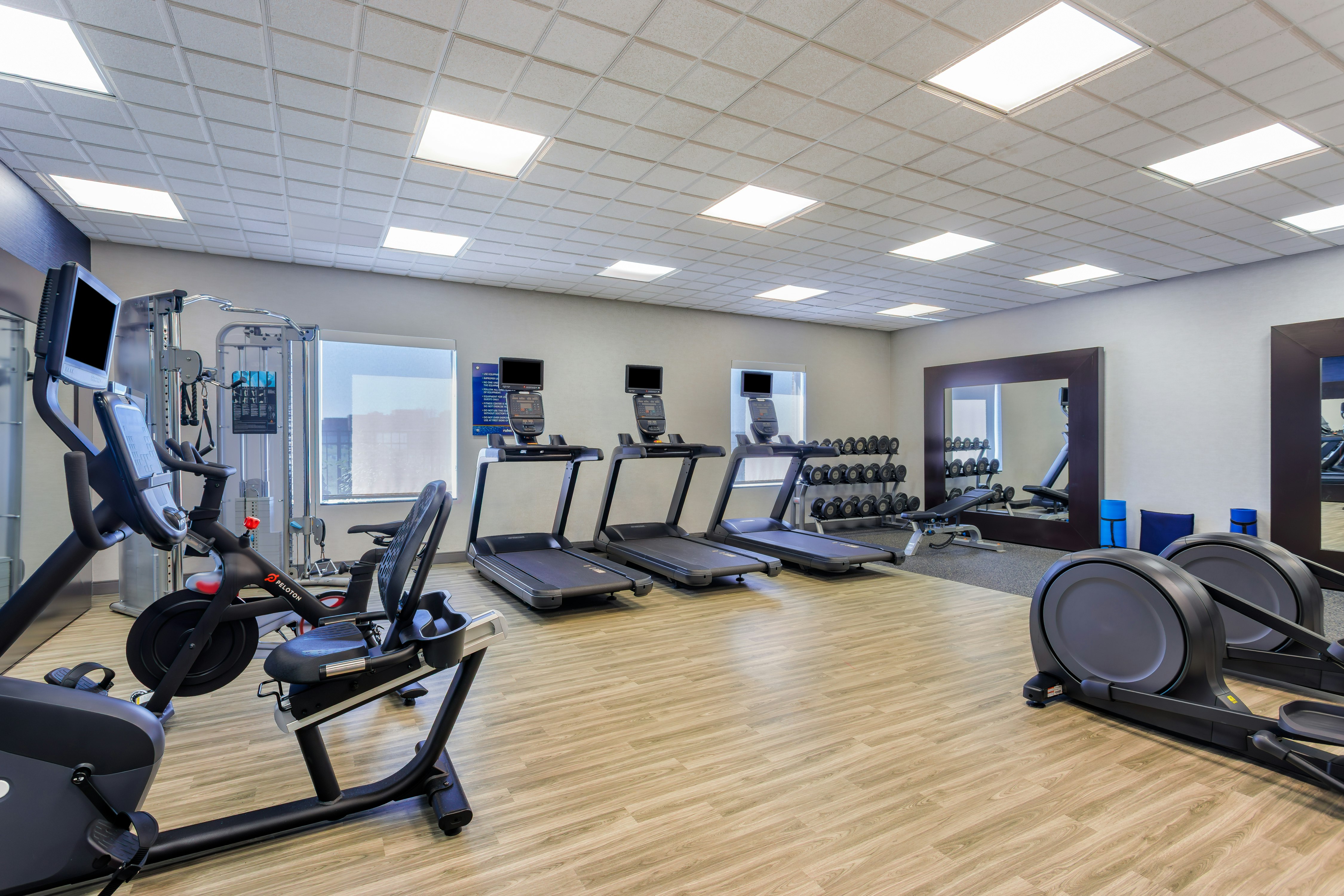 Hampton Inn & Suites Parkersburg Downtown 26/45