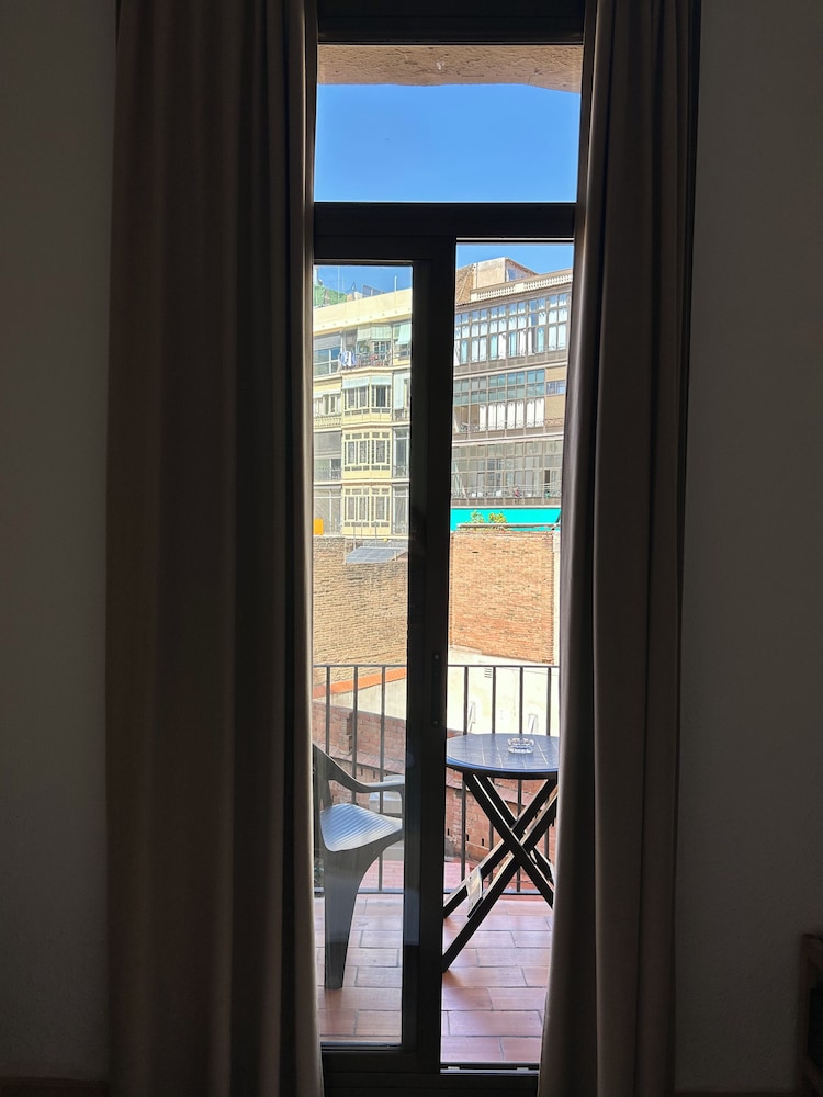 Hostal Delfos 47/49