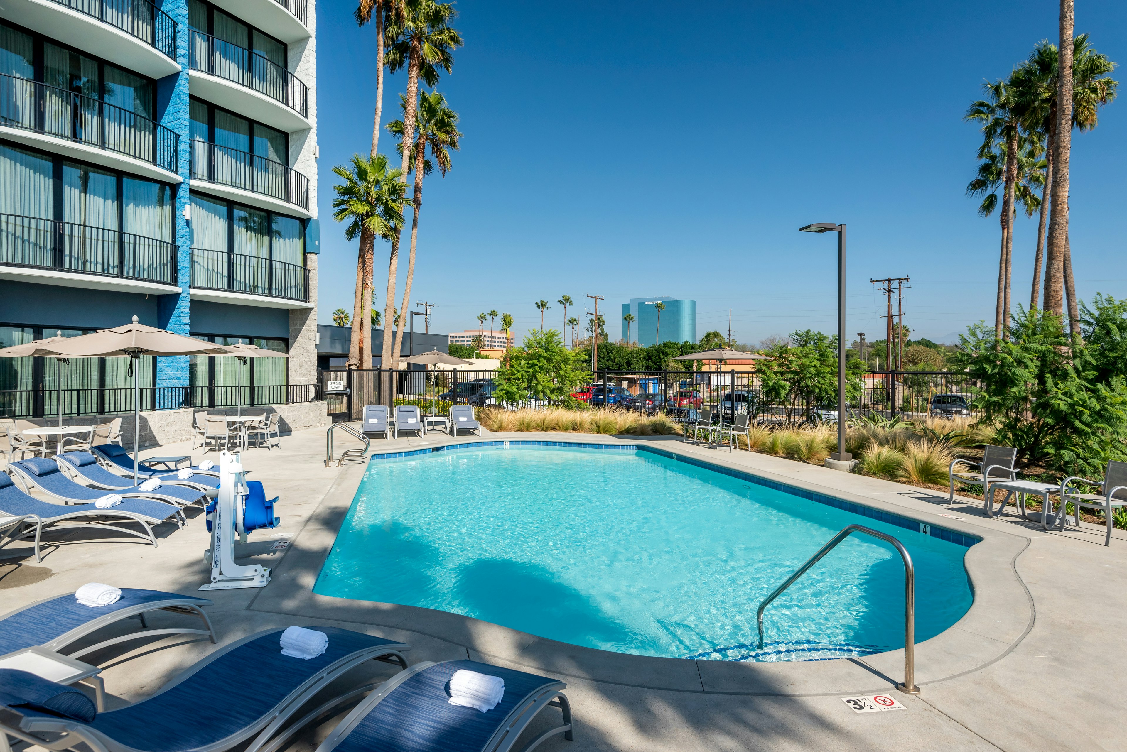Holiday Inn Express And Suites Santa Ana Orange County an IHG Hotel 5/57