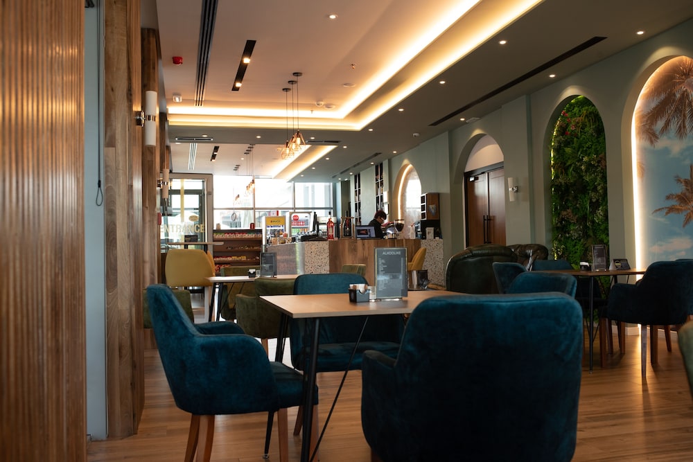 Royal East Resort 46/64