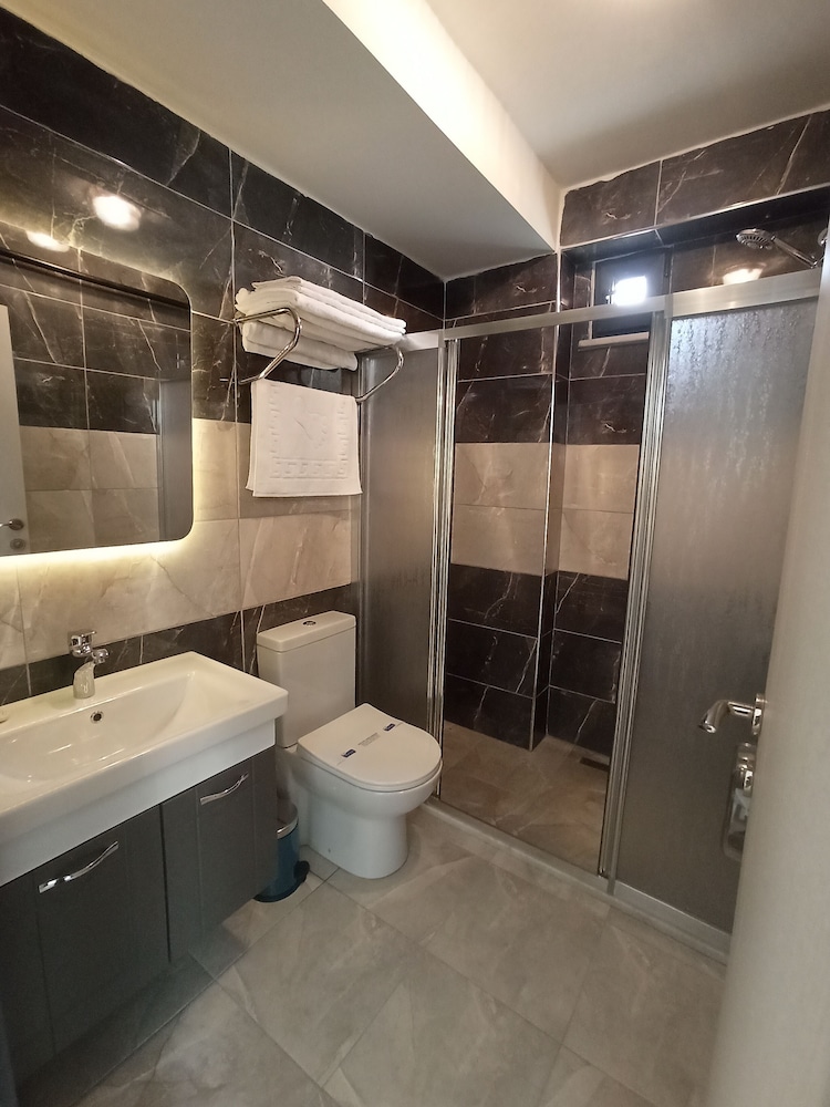 Avcilar Garden Hotel 44/48