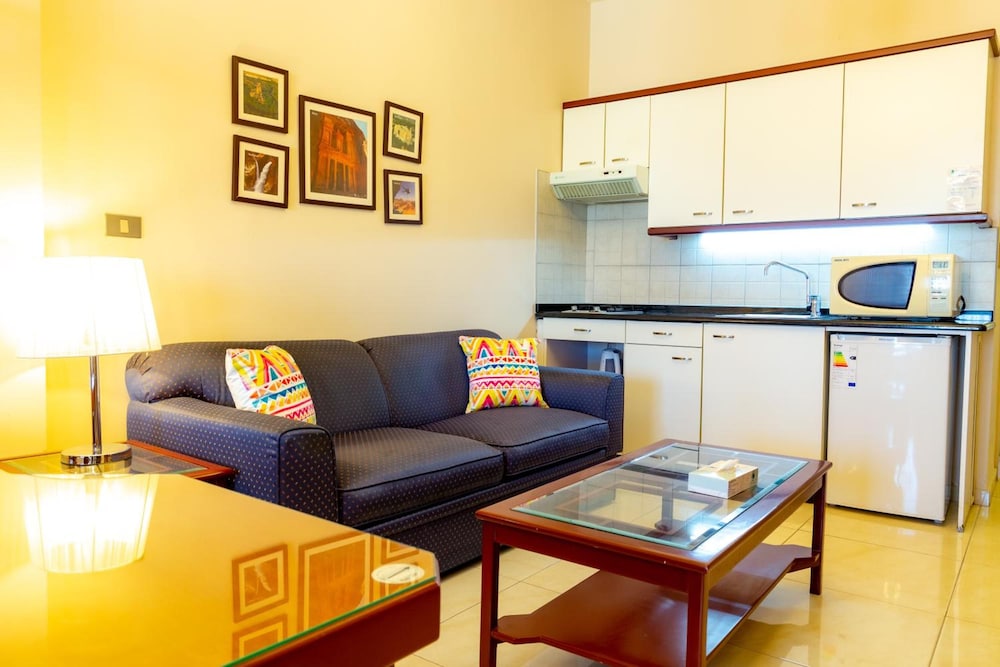 Comfort Hotel Suites 20/48
