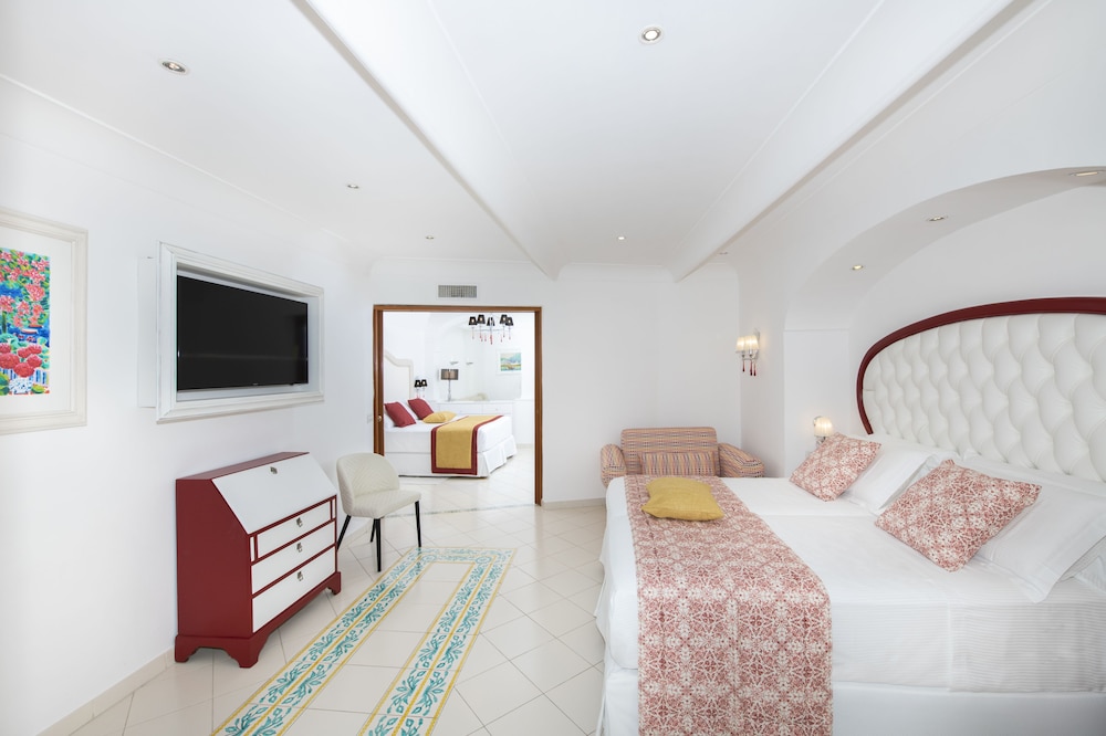 Eden Roc Hotel 45/57