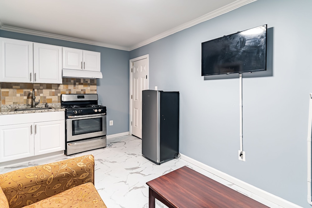 Boardwalk Hotel Charlee Beach House Rentals 25/50