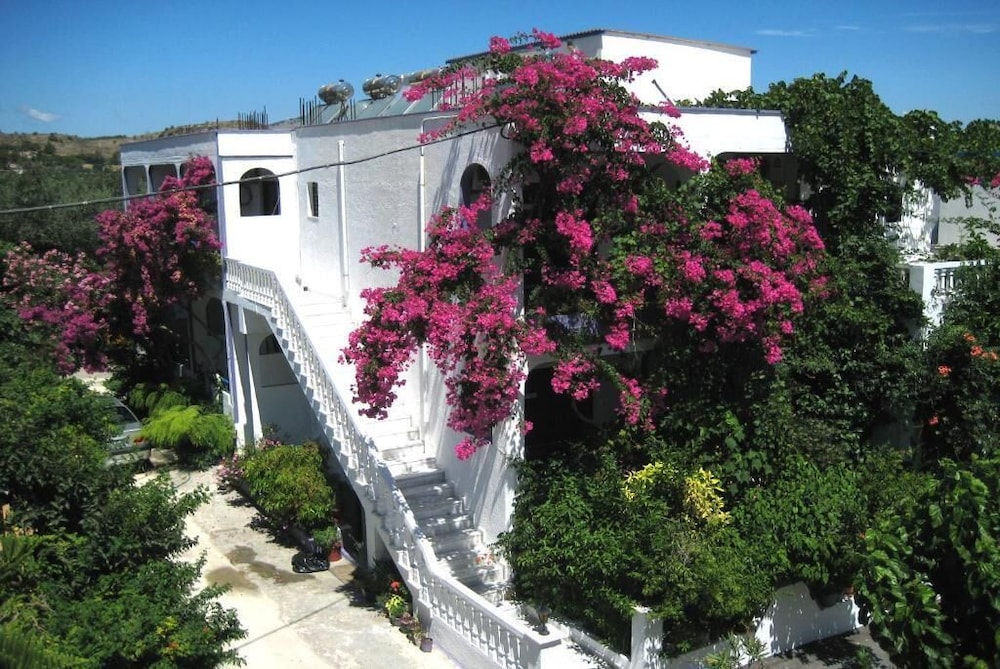 Rosmari Hotel 50/55