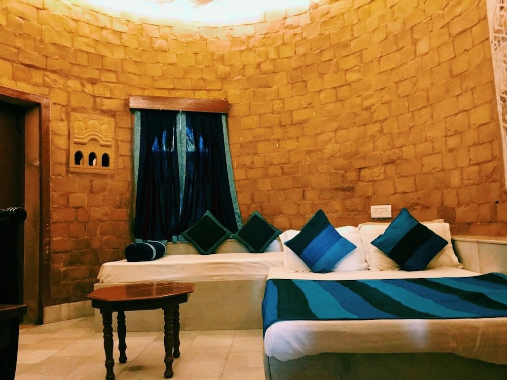 HIMMATGARH PALACE 14/28