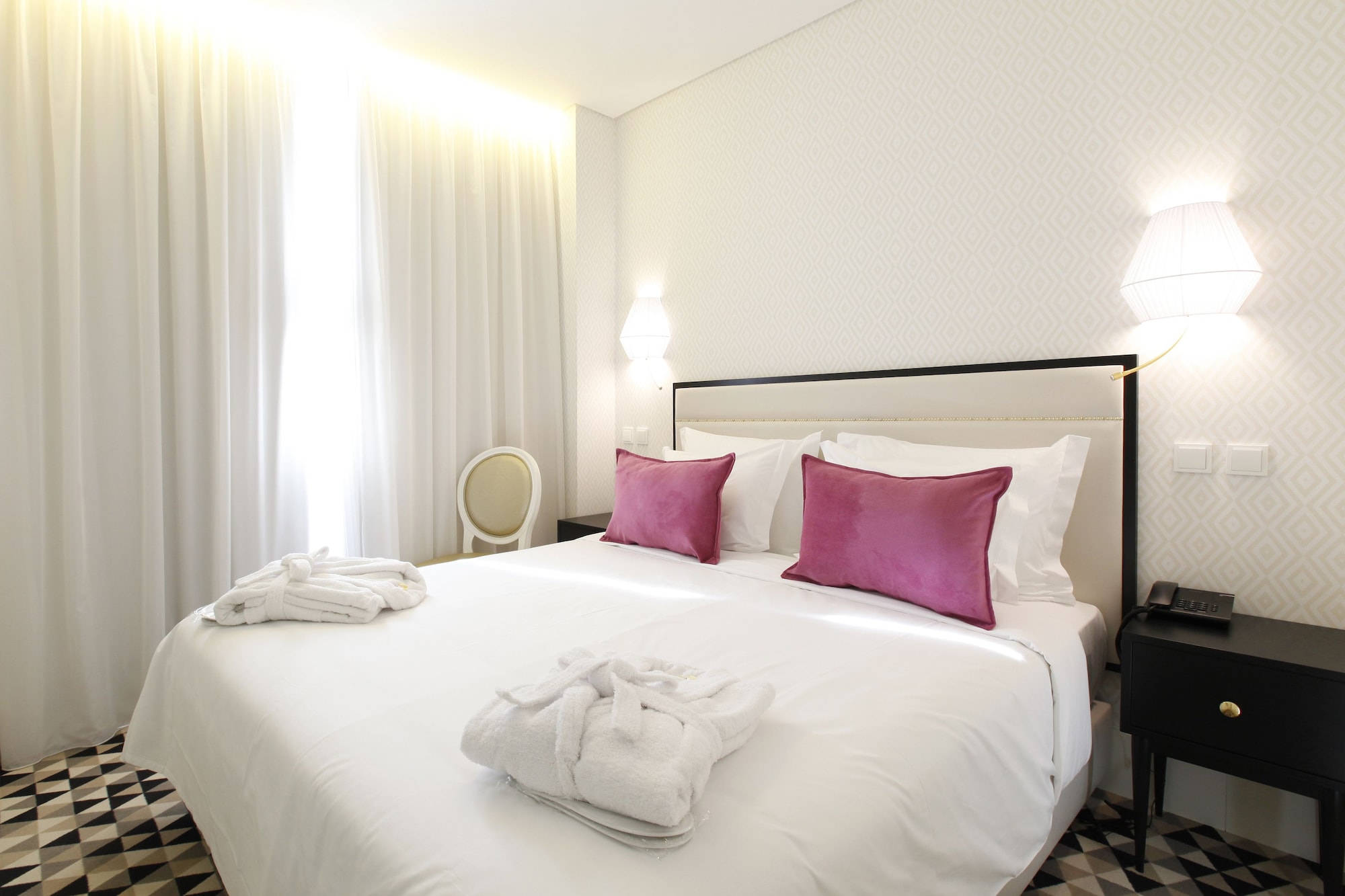 ROOM, DOUBLE OR TWIN BED, STREET VIEW, BALCONY