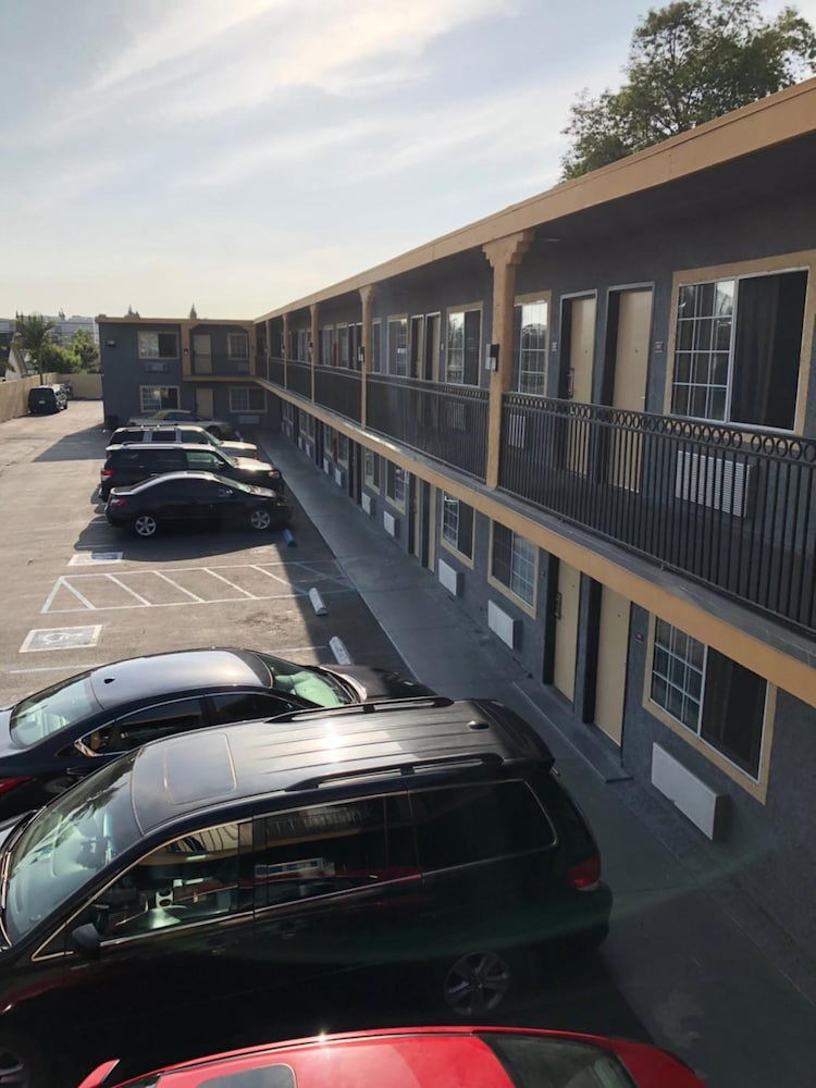 American Inn Suites Lax Airport 8/64