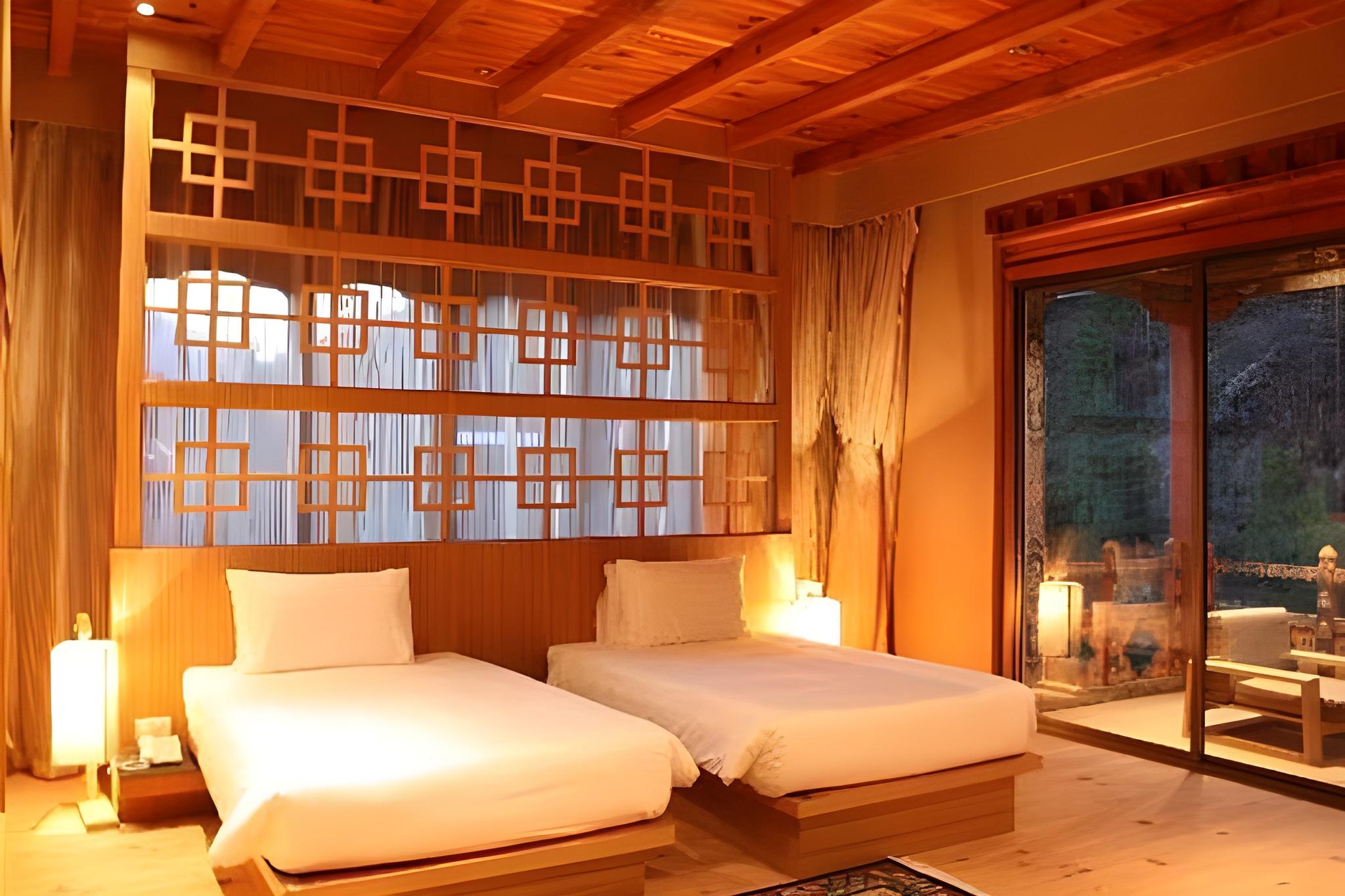 Deluxe, Double or Twin Bed