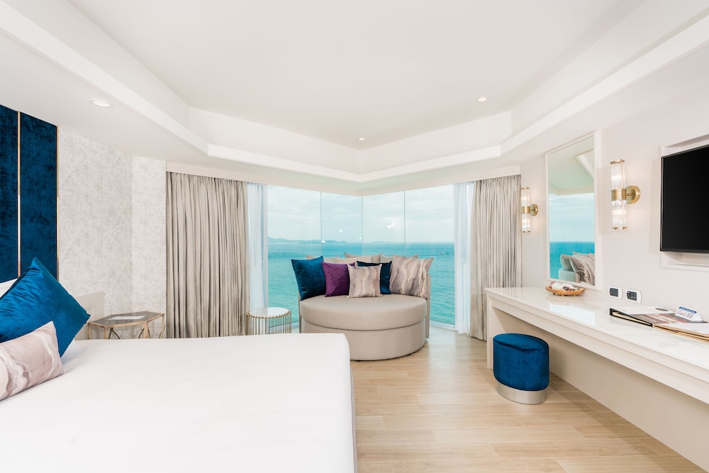 ROYAL CLIFF BEACH HOTEL 54/72