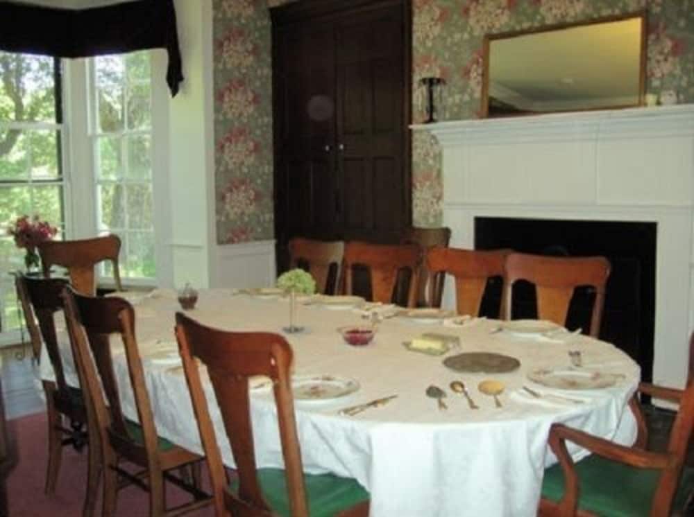 Oak Grove Bed and Breakfast 34/50