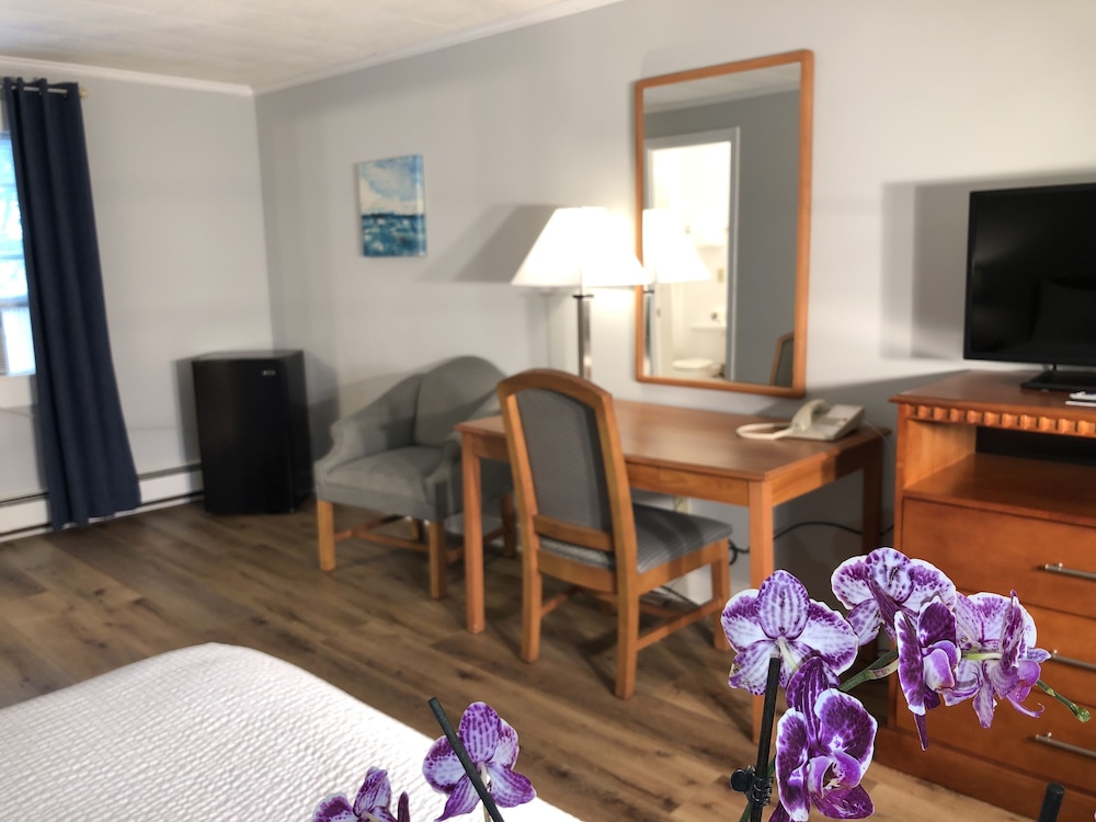 Hyannis Inn 30/50