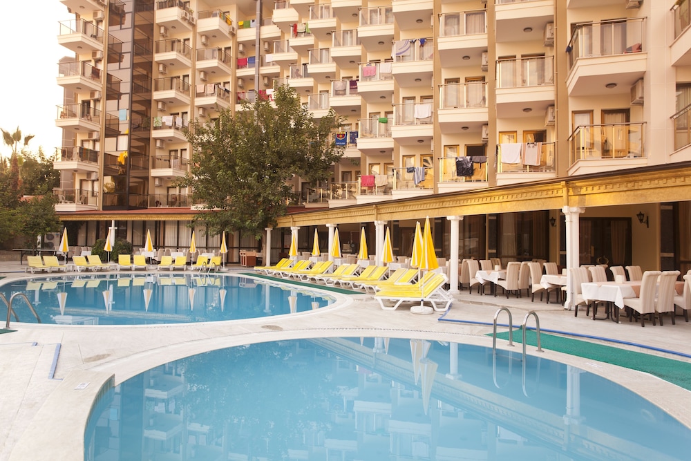 Monte Carlo Hotel 9/50