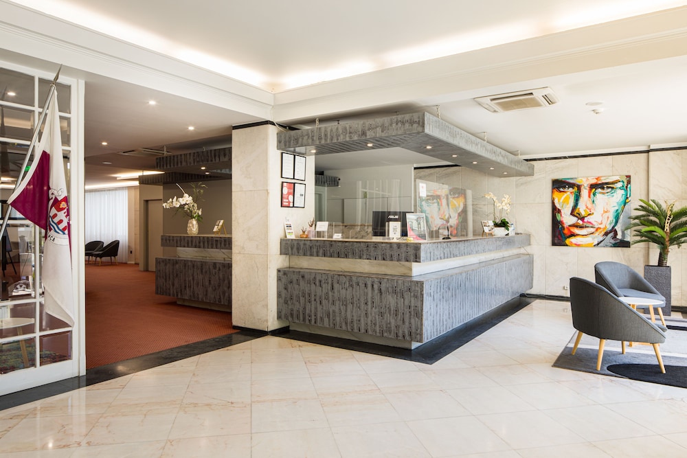 Lara Hotel 4/49