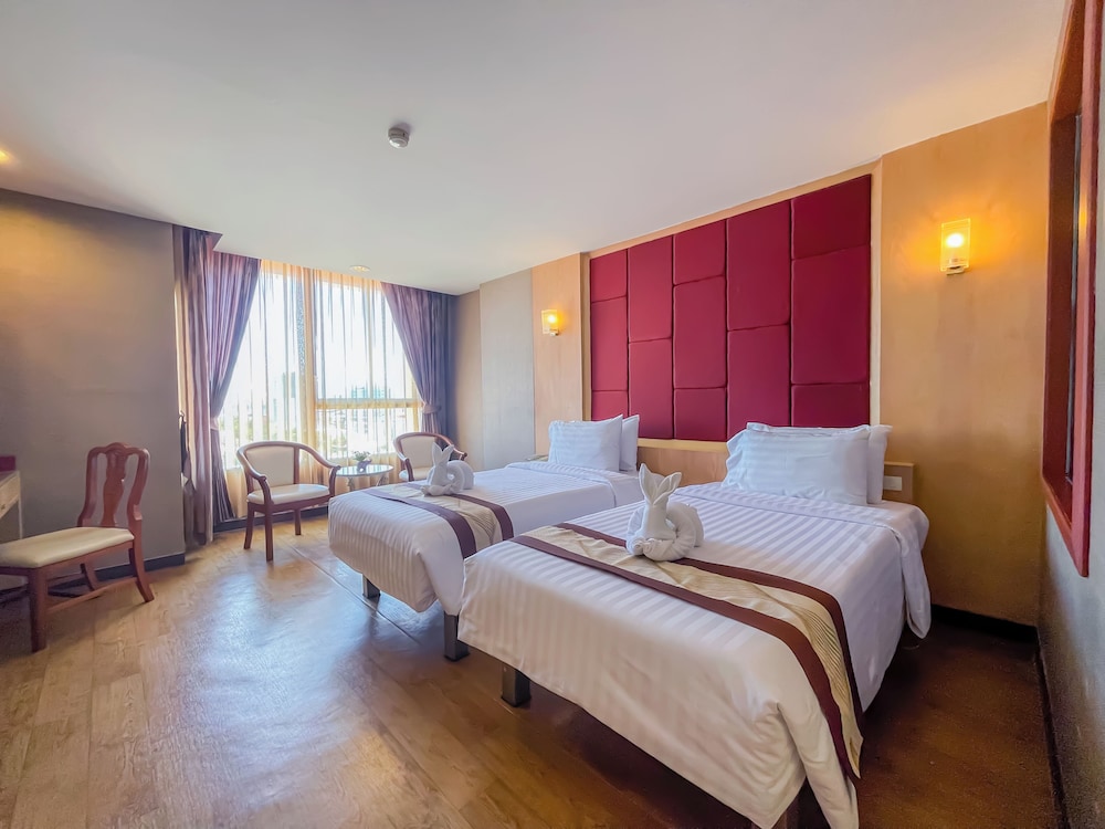 DELUXE, TWIN BEDS