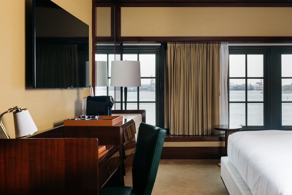 Premier, King Bed, River View