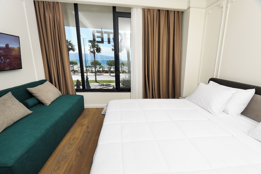 Hotel Adore 45/60