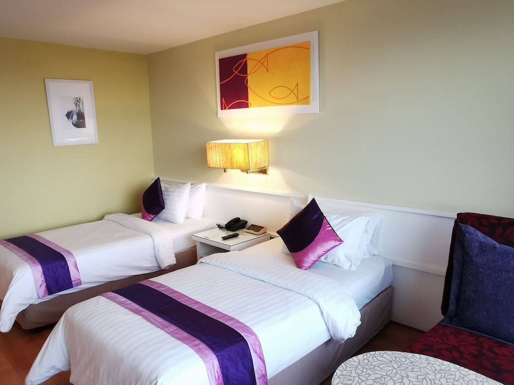Tongtara Riverview Hotel 10/62