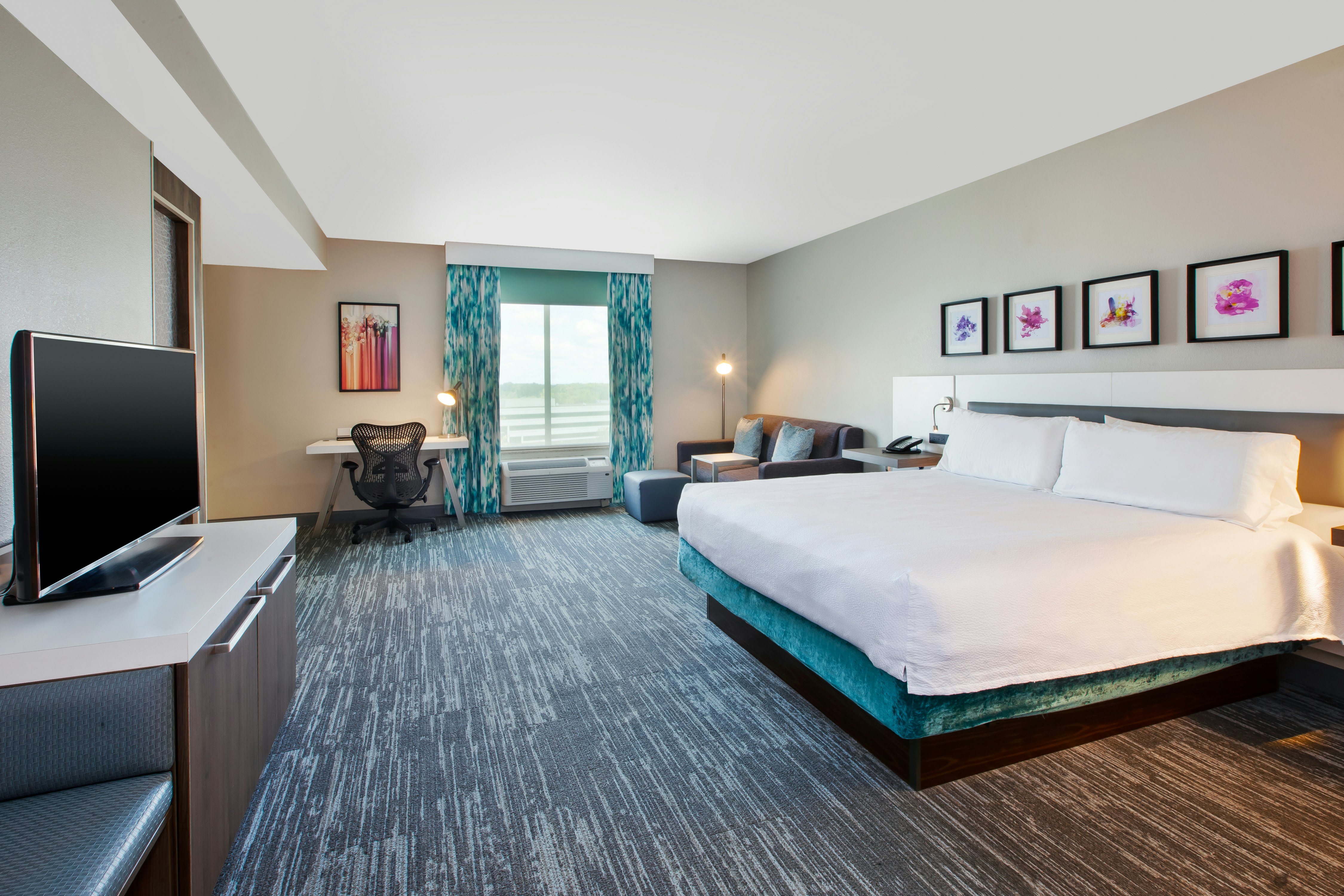 ROOM, KING BED, BATHTUB