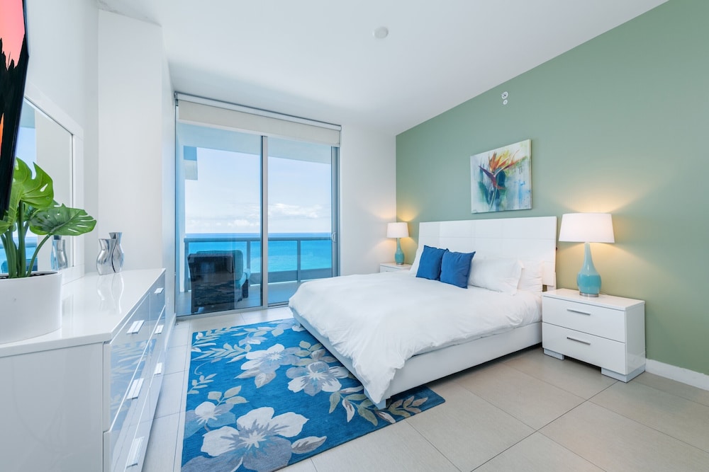 1 Bedroom, Deluxe, Apartment, King Bed, Ocean Front, Sofa, High Floor, Corner