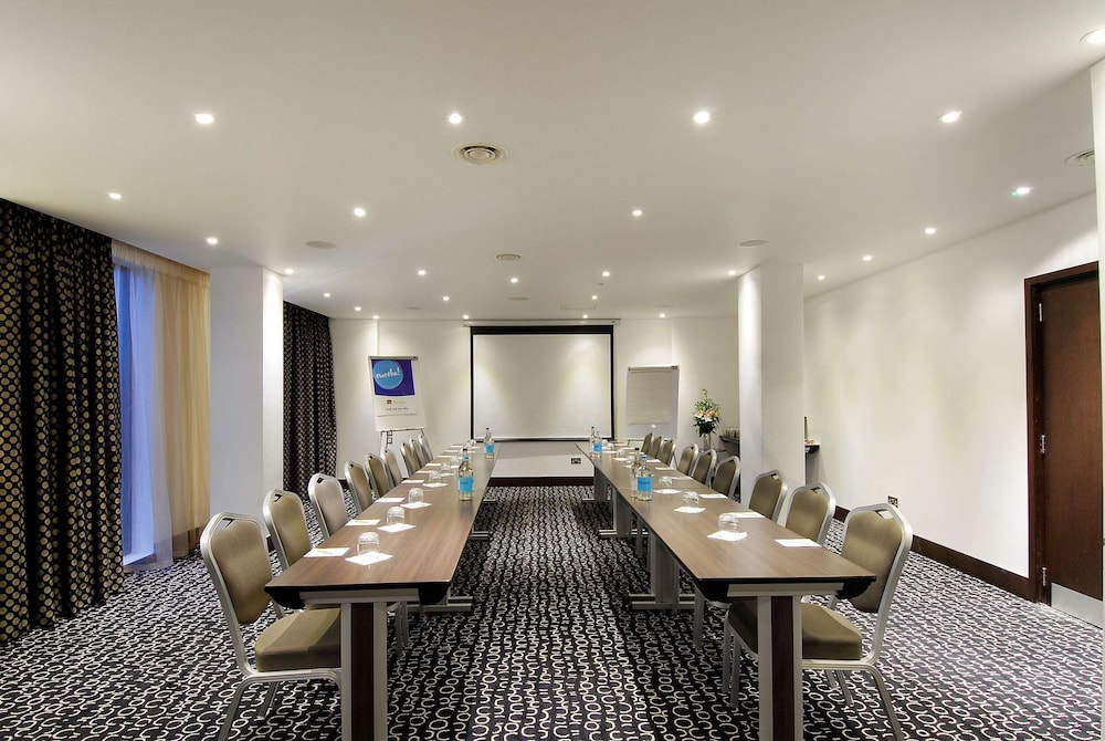Park Grand London Heathrow 53/58