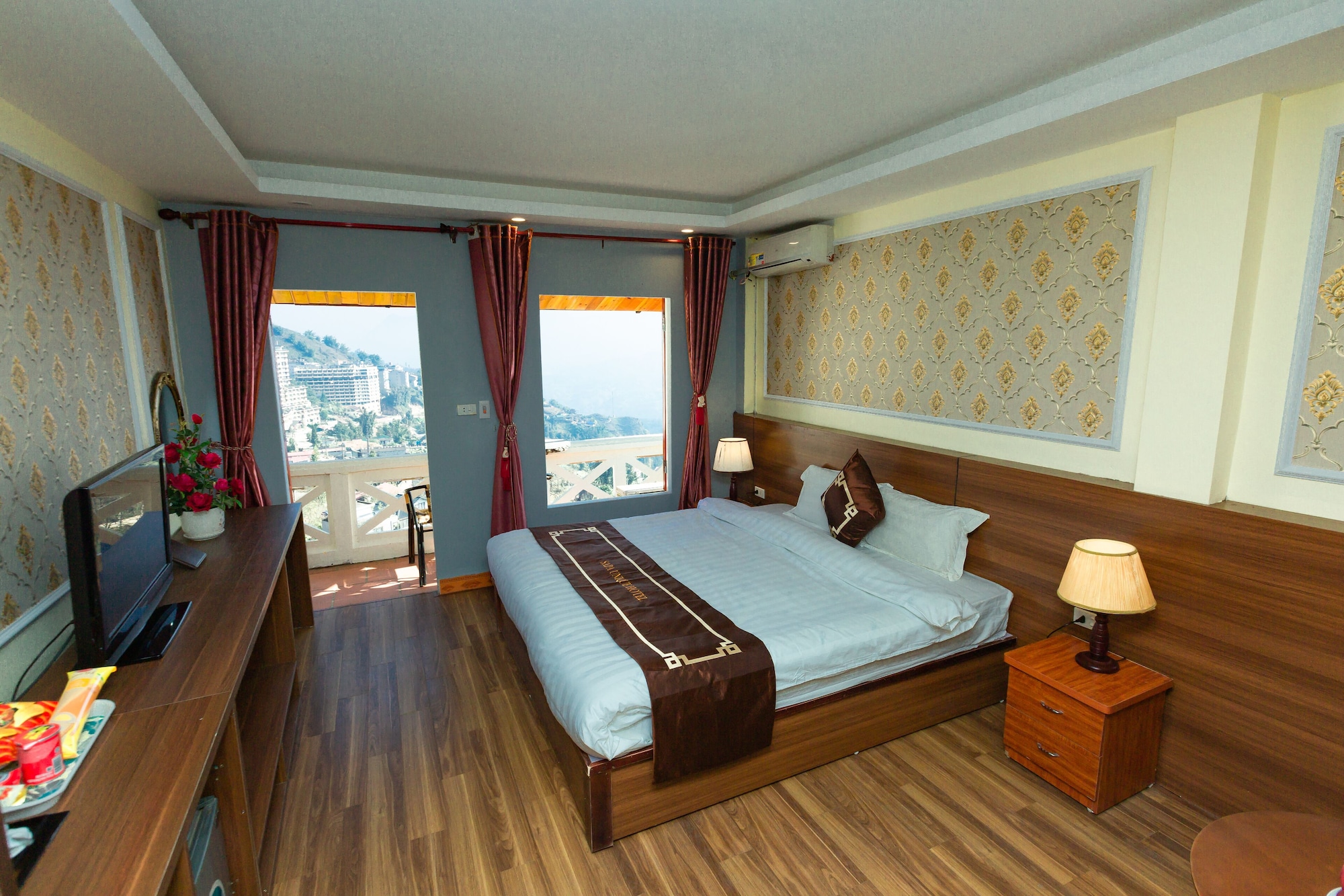 Deluxe, Double Bed 2/3