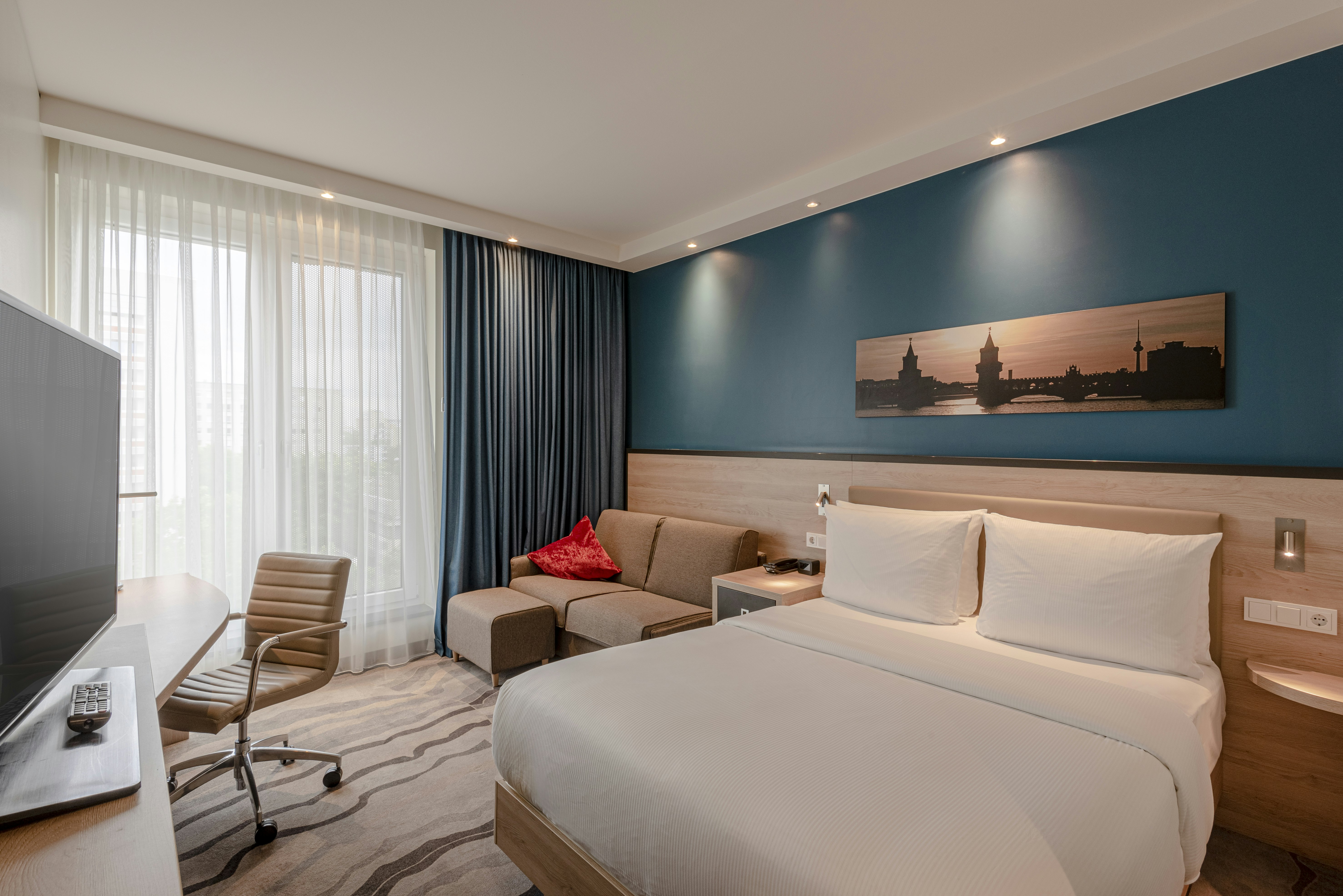 FAMILY, QUEEN BED, CITY VIEW