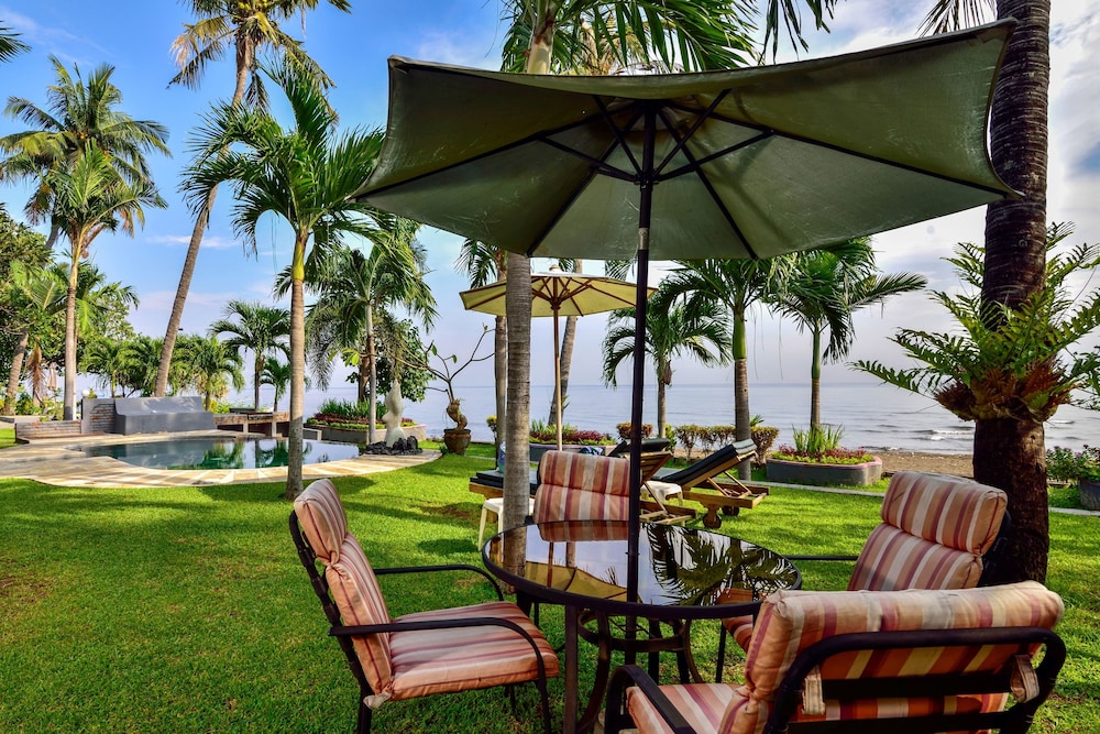 Dolphin Beach Bali 60/63