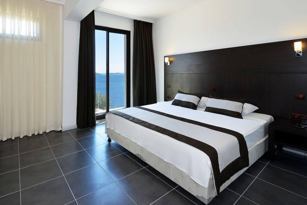 Kalamar Hotel 8/50