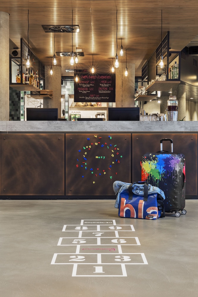 MOXY DUESSELDORF SOUTH 44/52