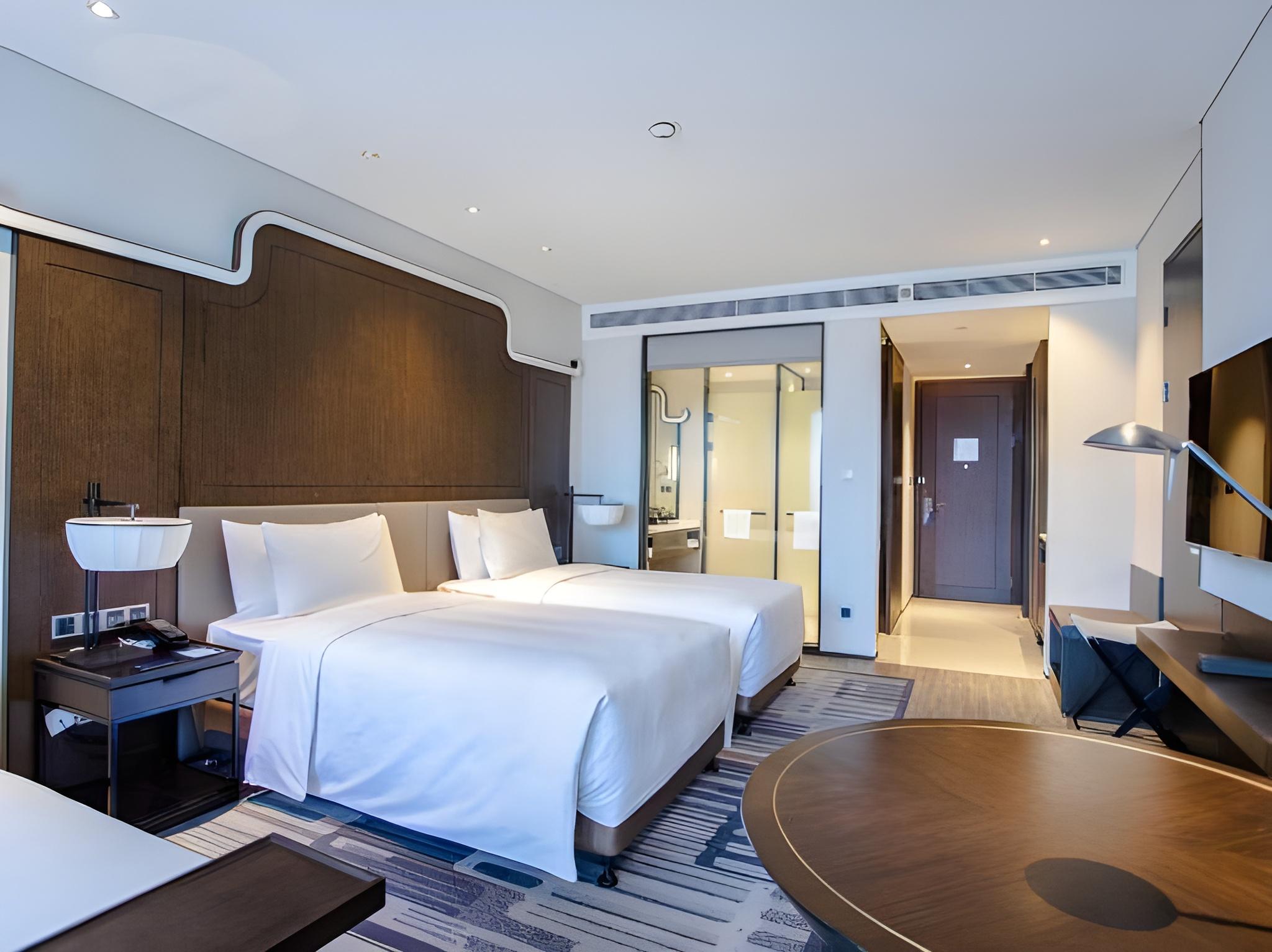Superior, Twin Beds, Lake View