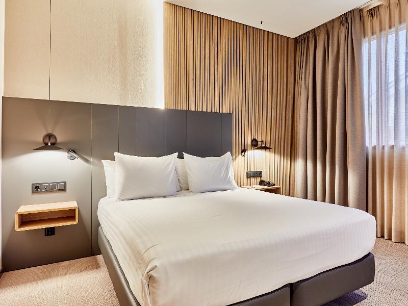 Silk, Club, Deluxe, Single, King Bed