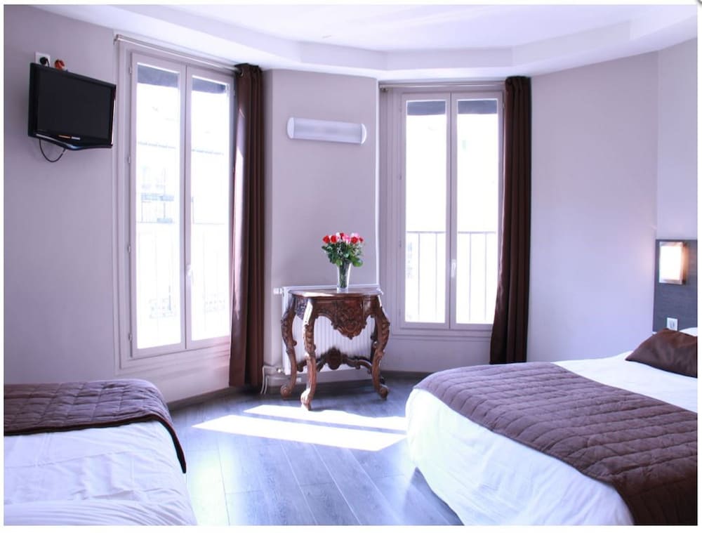 1 BEDROOM, QUADRUPLE